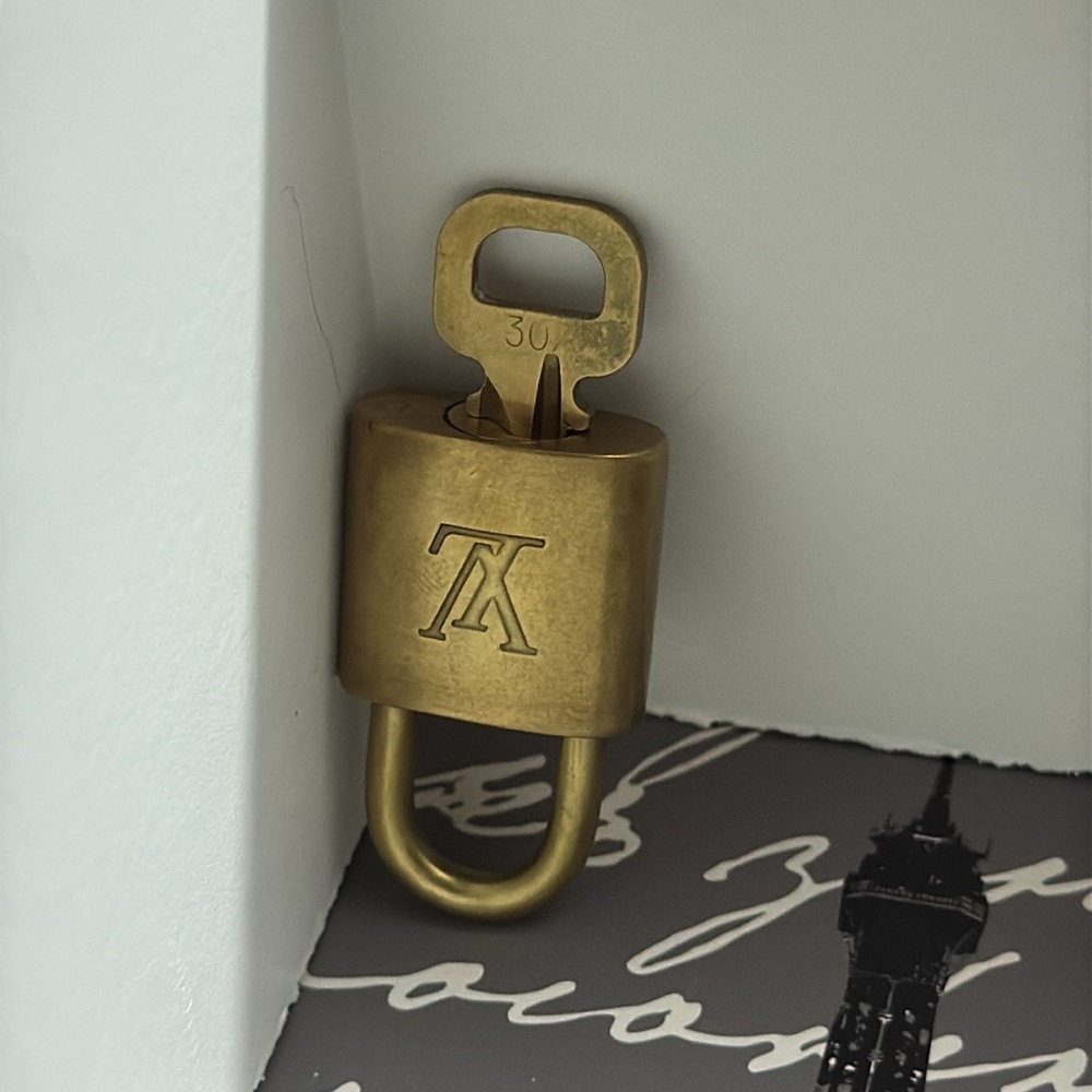 Louis Vuitton Gold Padlock - Picture 3 of 6